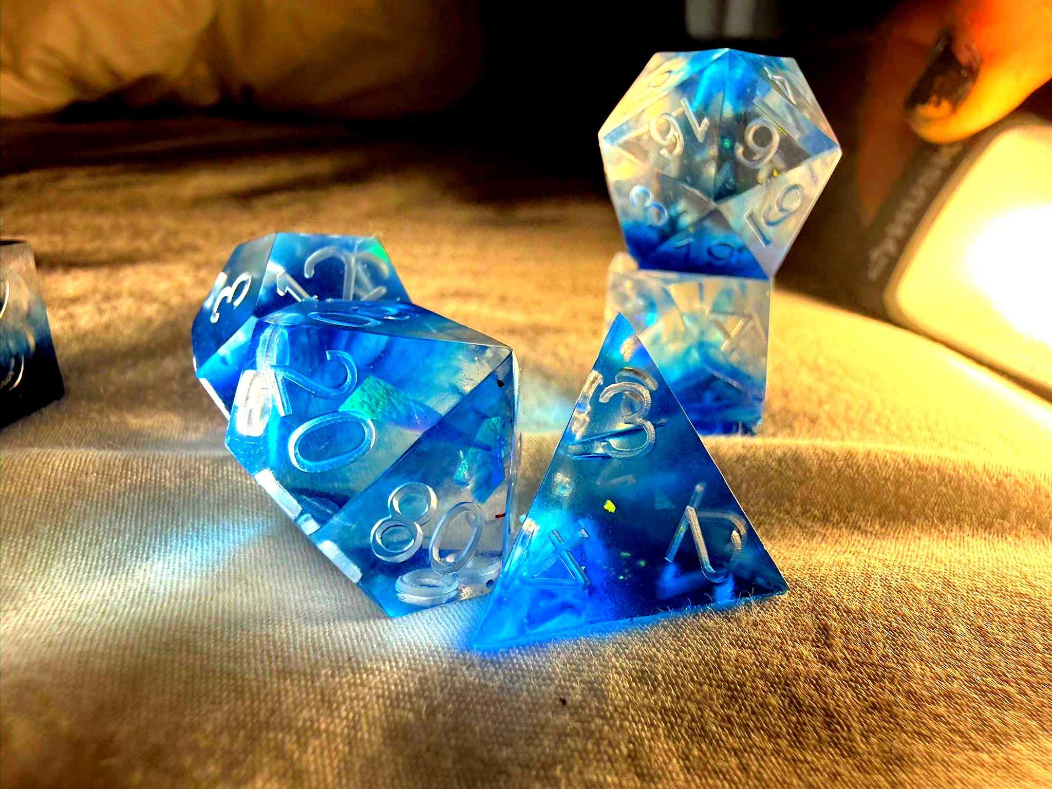 Boroglass Blue dice set preview